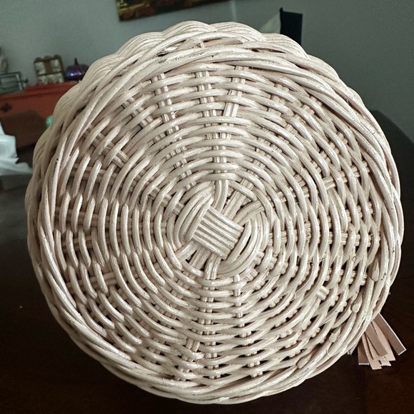 Cleobella Daria Light Pink Dusty Pink Woven Basket Bag
Like new - Picture 8 of 9